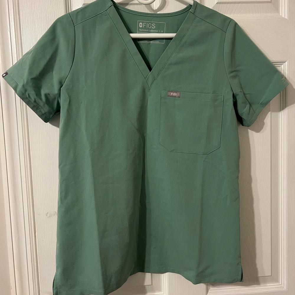 Jade Figs Catarina scrub top